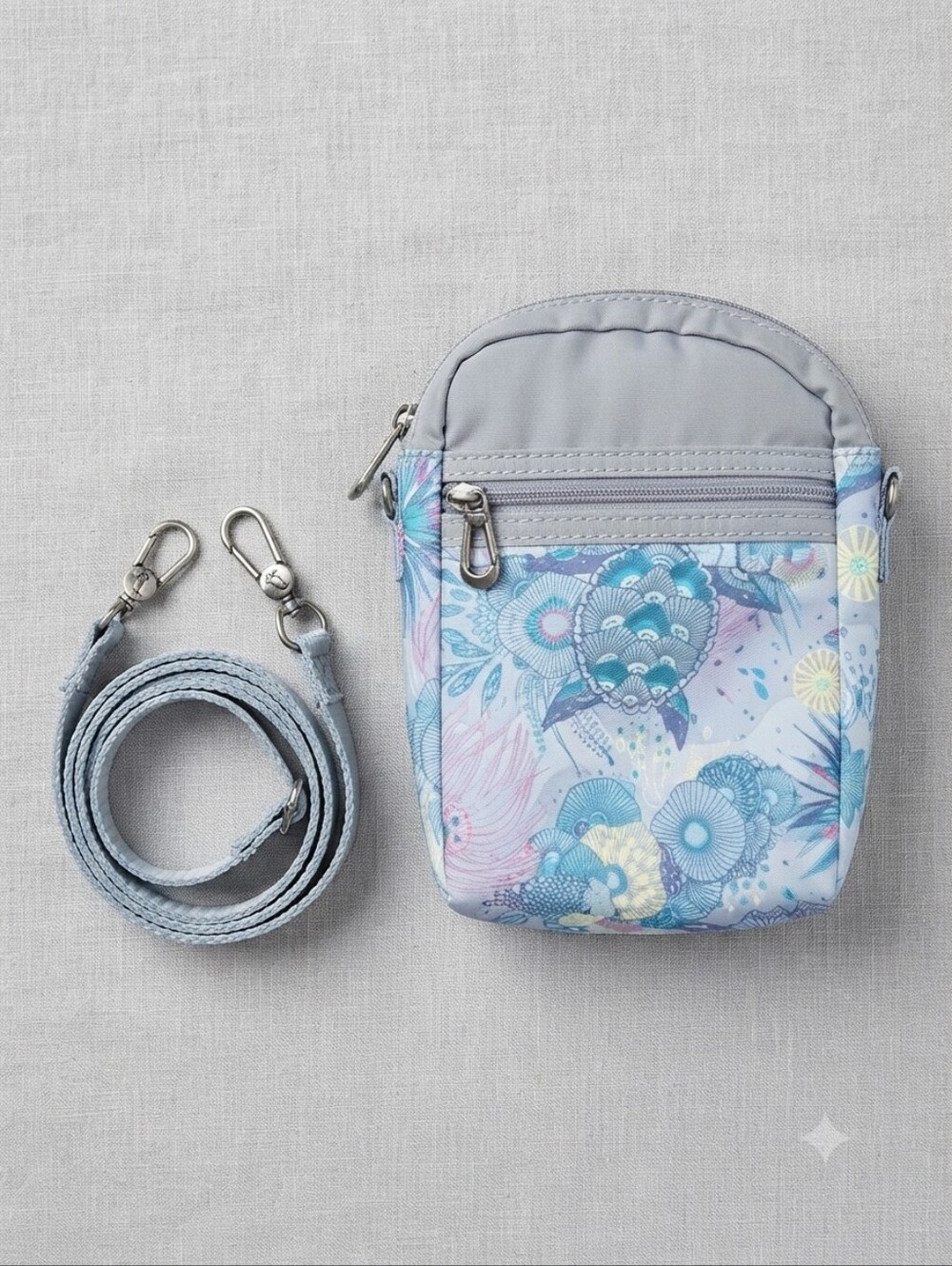 ​✨ Sakroots Eco-Twill Loyola Mini Crossbody Bag - Blue Turtle Spirit ✨